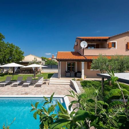 Activity Villa Gita With Pool And Grill In Tinjan 外观 照片