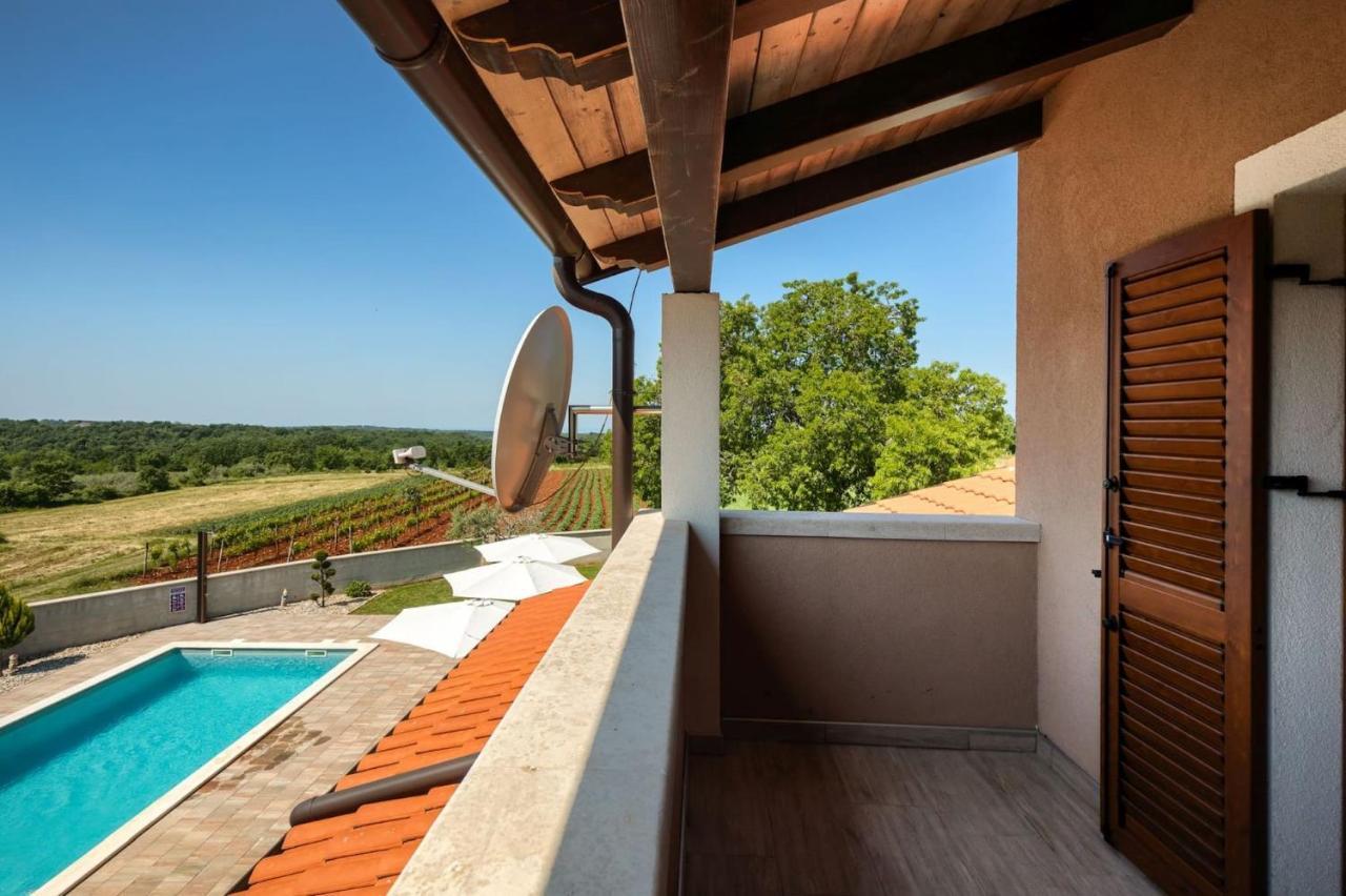 Activity Villa Gita With Pool And Grill In Tinjan 外观 照片