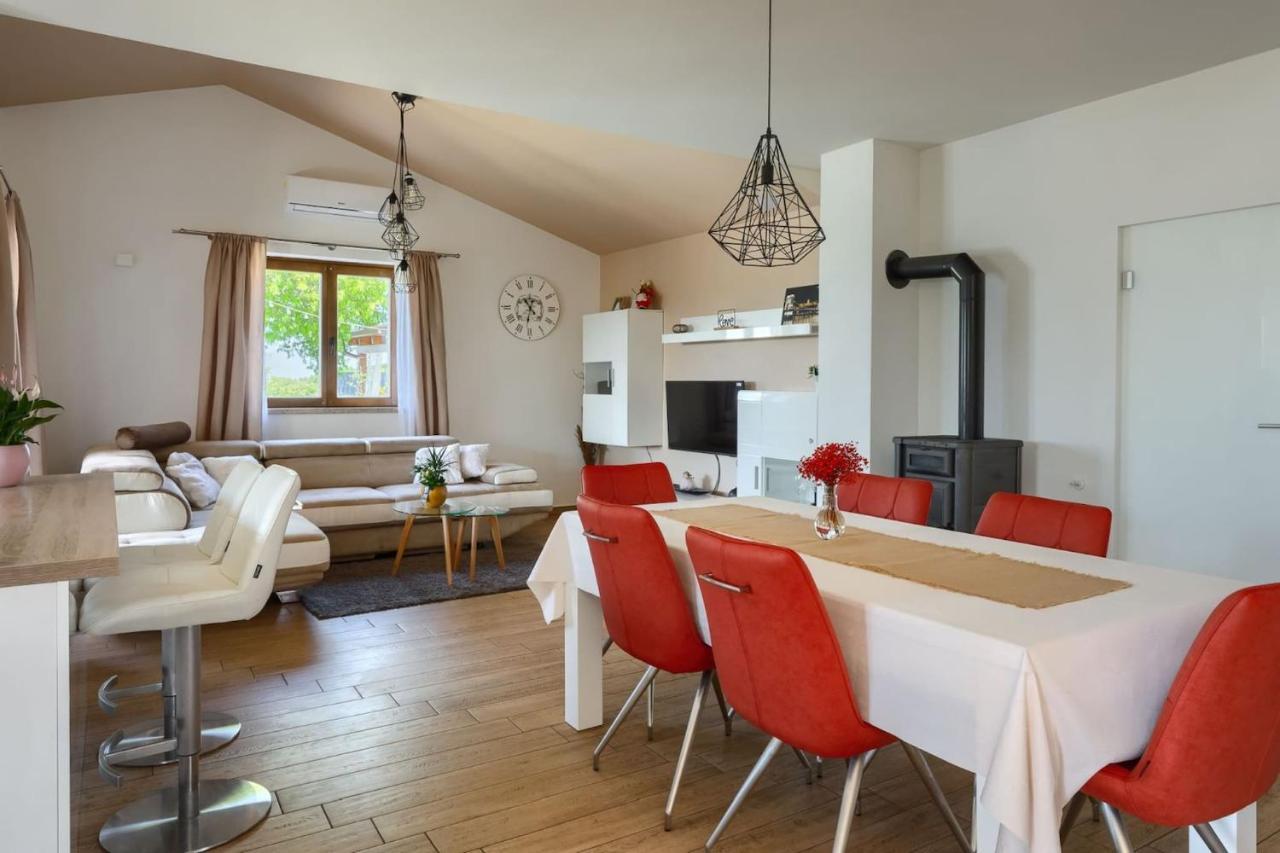 Activity Villa Gita With Pool And Grill In Tinjan 外观 照片