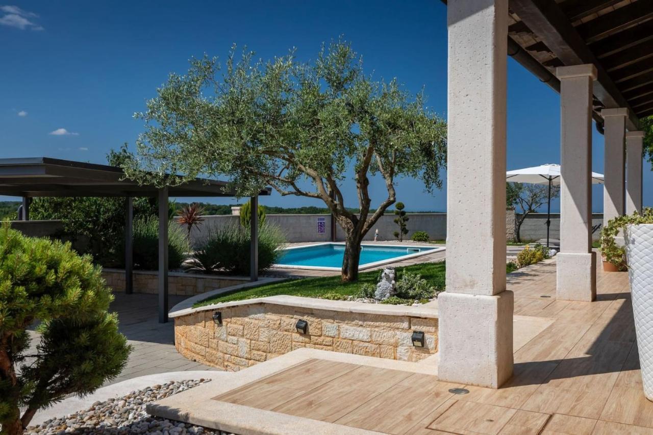Activity Villa Gita With Pool And Grill In Tinjan 外观 照片