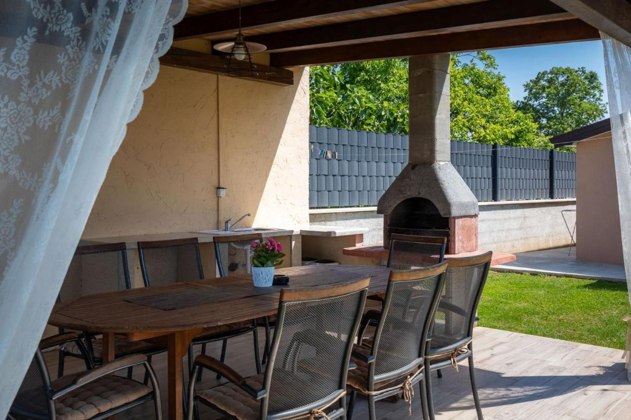 Activity Villa Gita With Pool And Grill In Tinjan 外观 照片