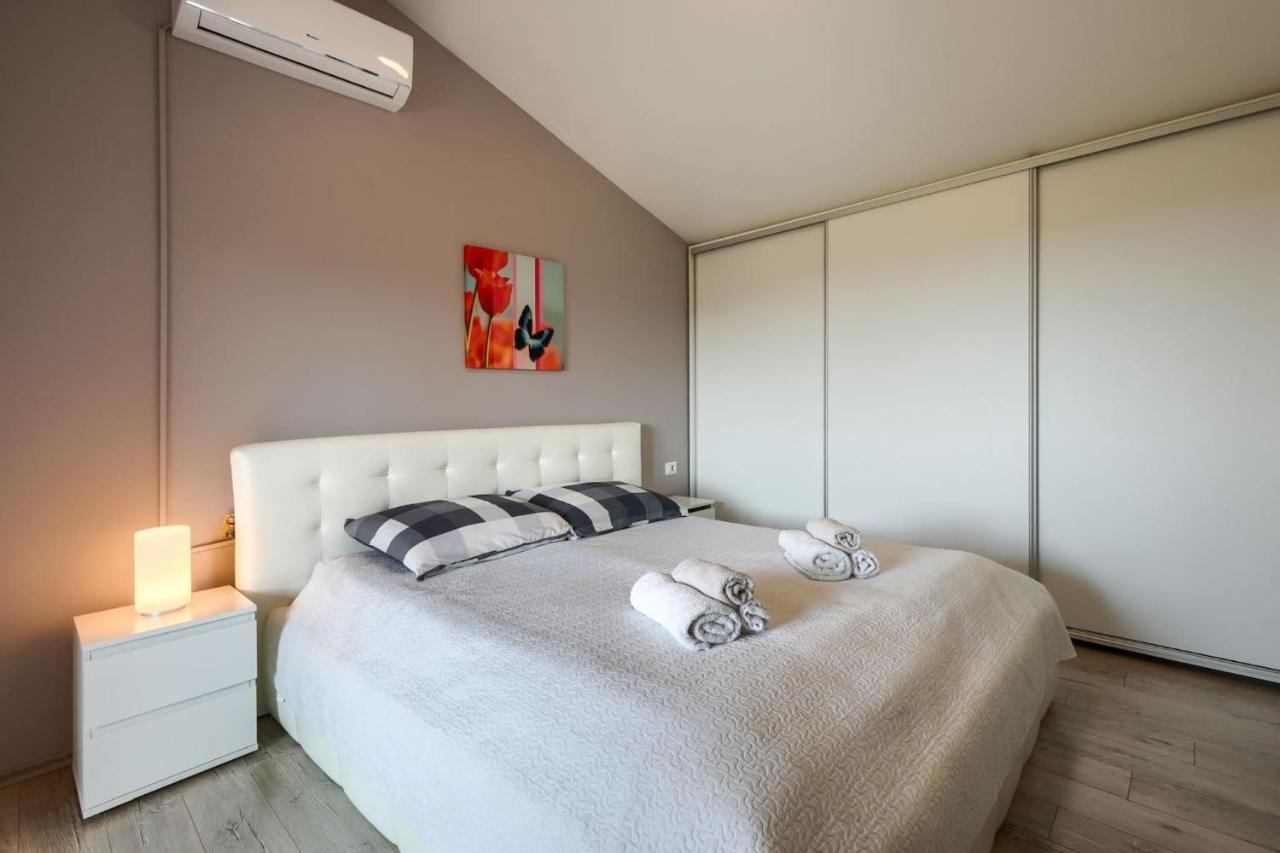 Activity Villa Gita With Pool And Grill In Tinjan 外观 照片